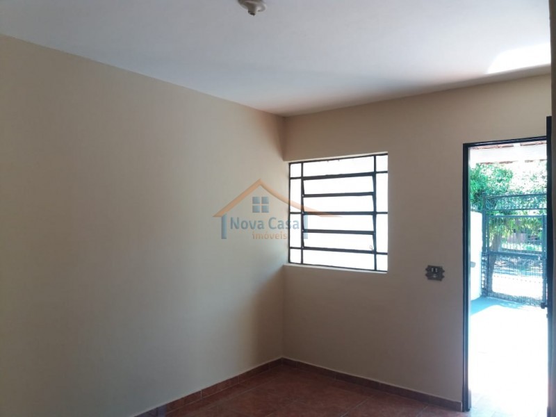 Casa para alugar com 2 quartos, 70m² - Foto 12