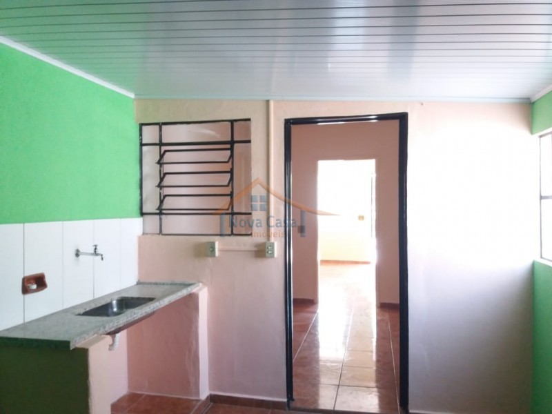Casa para alugar com 2 quartos, 70m² - Foto 4