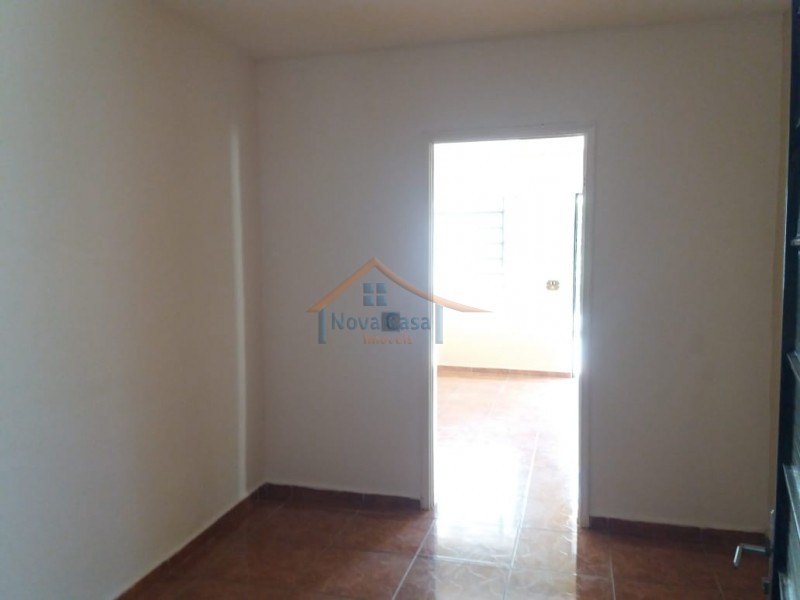 Casa para alugar com 2 quartos, 70m² - Foto 5