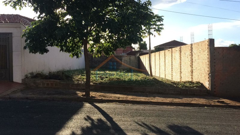 Terreno à venda, 300m² - Foto 1