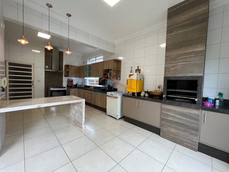 Casa à venda com 3 quartos, 346m² - Foto 4