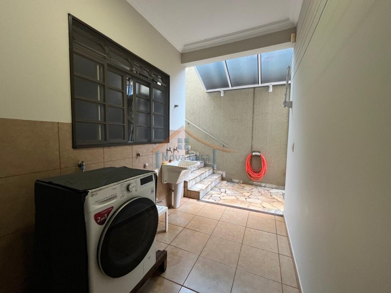 Casa à venda com 3 quartos, 346m² - Foto 3