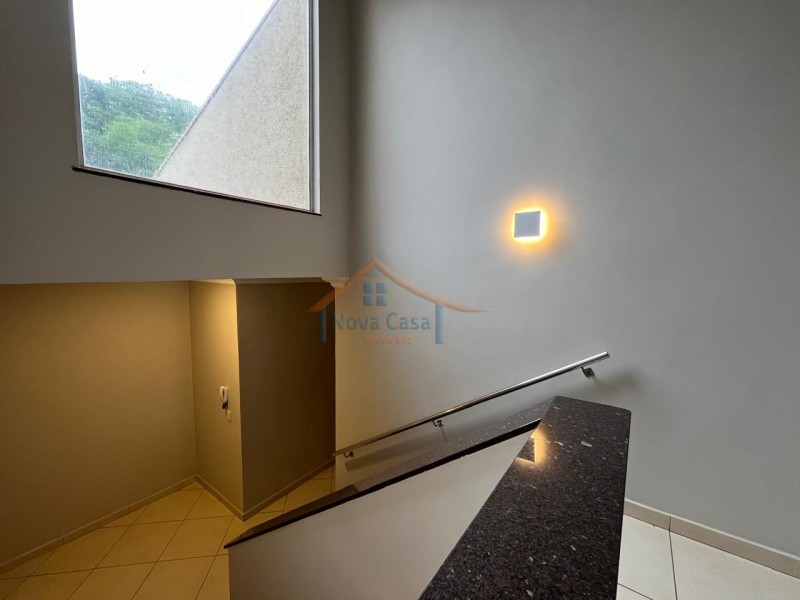 Casa à venda com 3 quartos, 346m² - Foto 1