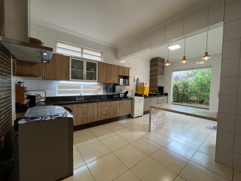 Casa à venda com 3 quartos, 346m² - Foto 10